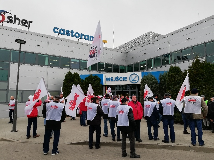 protest przed siedzibą główną w Warszawie